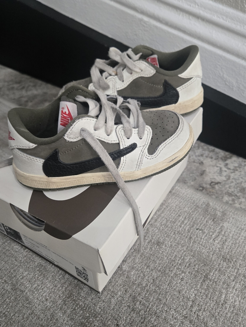 Travis Scott Nike Low-Top Sneakers in Olive Green, Black & White